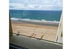 Romántica vista al paseo marítimo de Cádiz